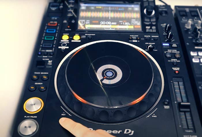 Qu’est-ce que le Bouton CUE sur une platine ou une table de mixage ?