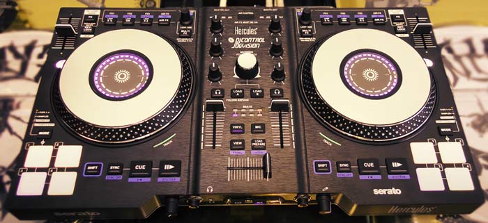 Boutons d’une console DJ Hercules compacte