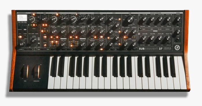 Sintetizador Analógico Moog Subsequent 37